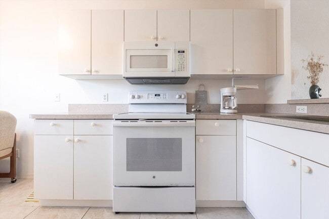 Building Photo - AMAZING CONDO IN WATERSIDE CLUB