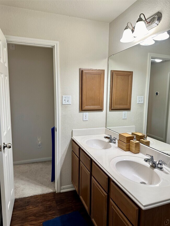 Building Photo - 18622 Each Elm Way