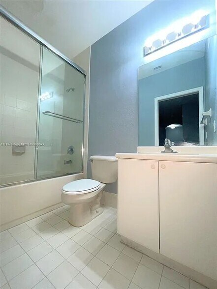 Building Photo - 1692 SE 29th Ct