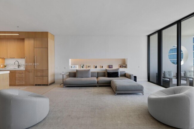 Building Photo - 10205 Collins Ave