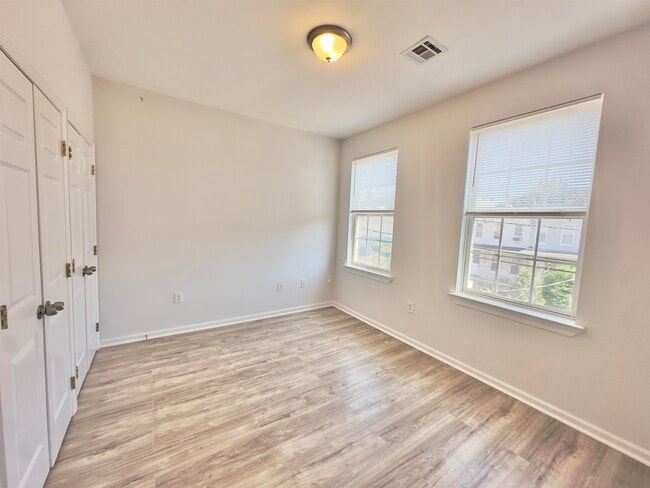 Building Photo - 197 VAN HORNE St