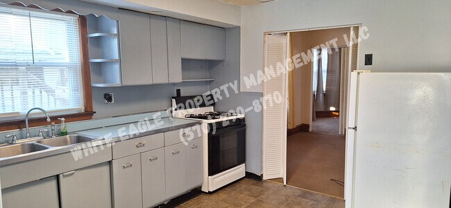 Building Photo - 315 William St