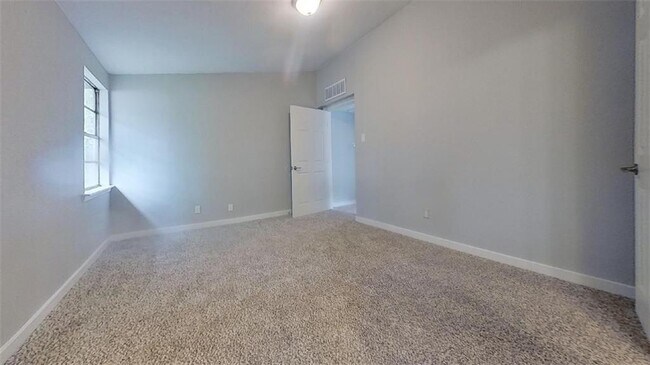 Building Photo - 1916 Valley Hill Cir