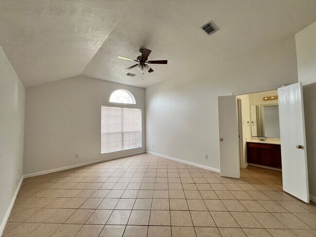 Building Photo - 15322 Newly Dr