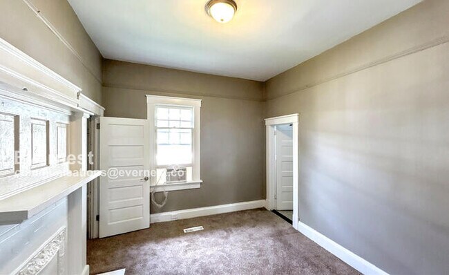 Building Photo - 7129 3rd Ave S