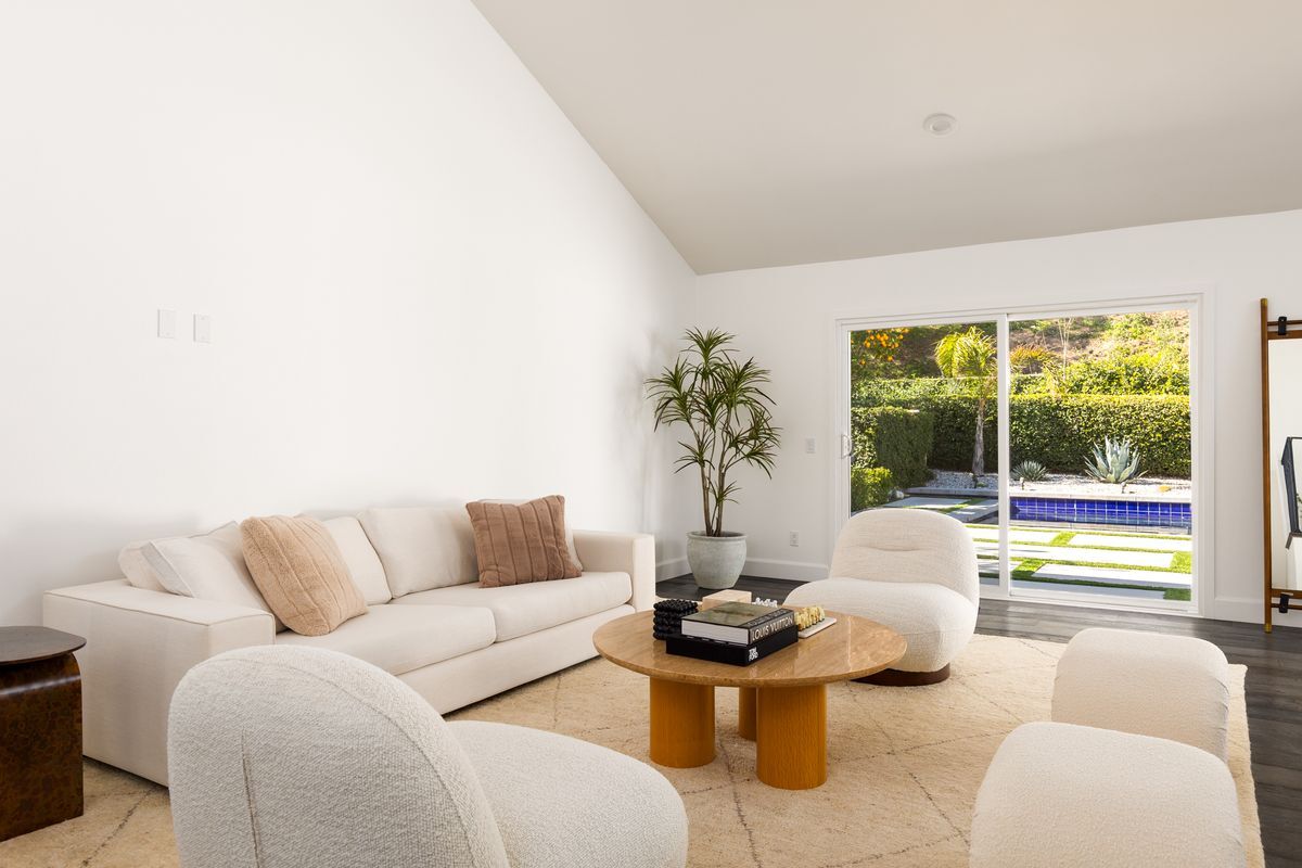 Building Photo - 23296 Park Ensenada