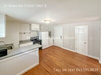 Building Photo - 2 Bed, 1 Bath in Prime Downtown Charleston!