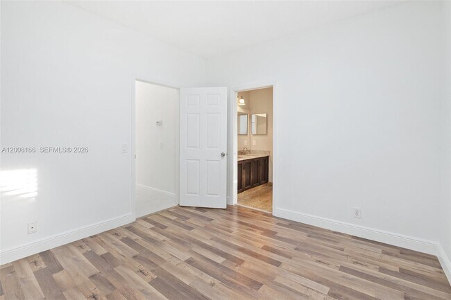 Building Photo - 646 Heritage Dr