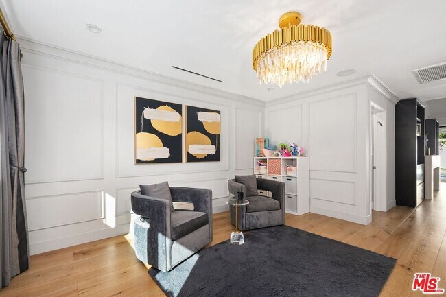 Building Photo - 2120 San Ysidro Dr