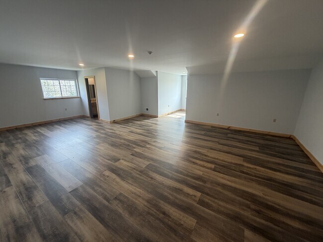 Building Photo - 990 Buck Heights Rd