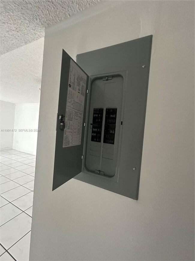 Building Photo - 10090 NW 80th Ct