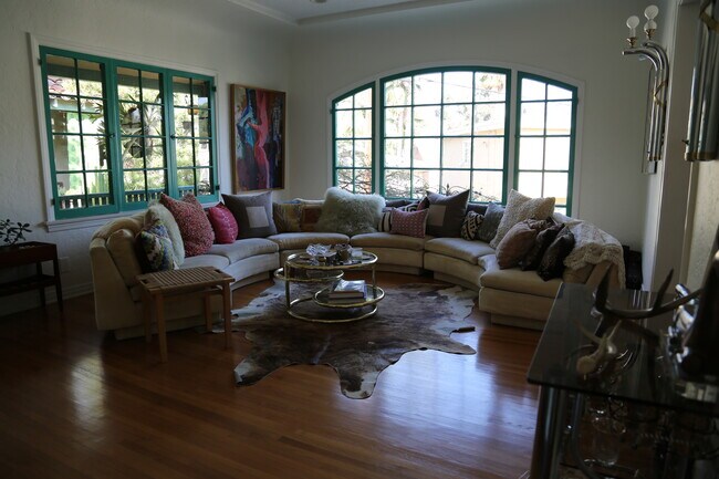 Living room - when it was furnished - 1521 Portia St