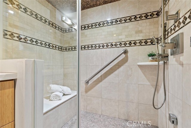 Building Photo - 343 Pioneer Dr