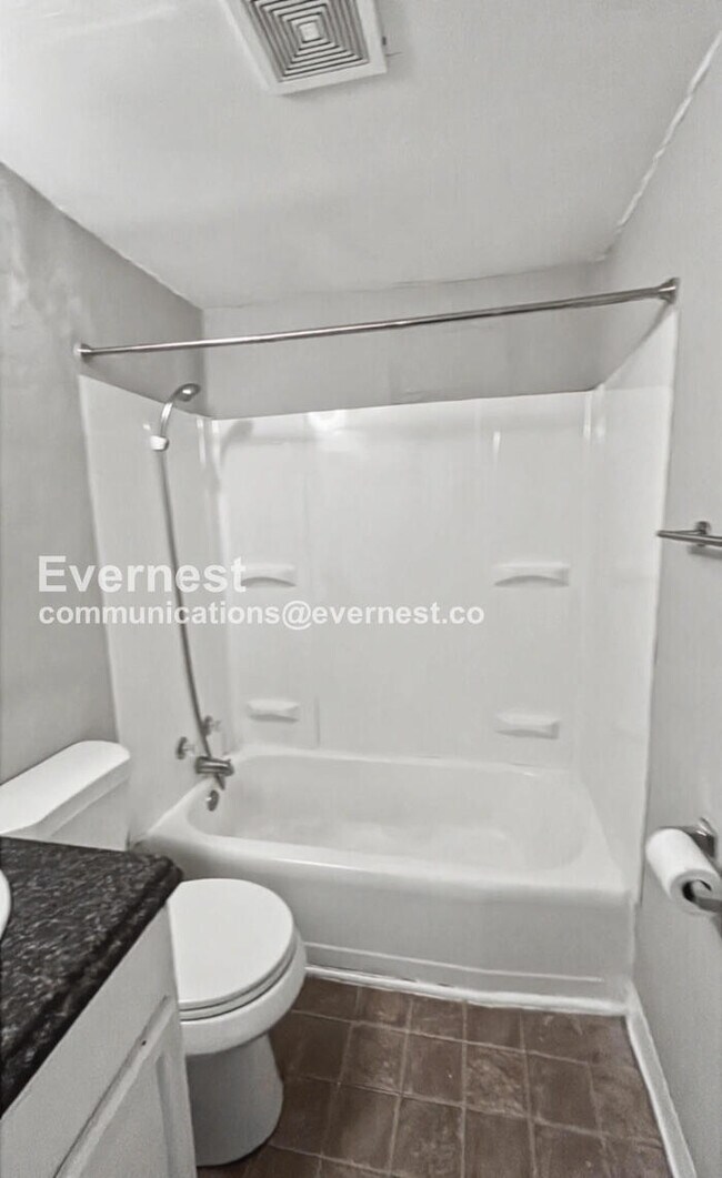 Building Photo - 1924 Blackford St