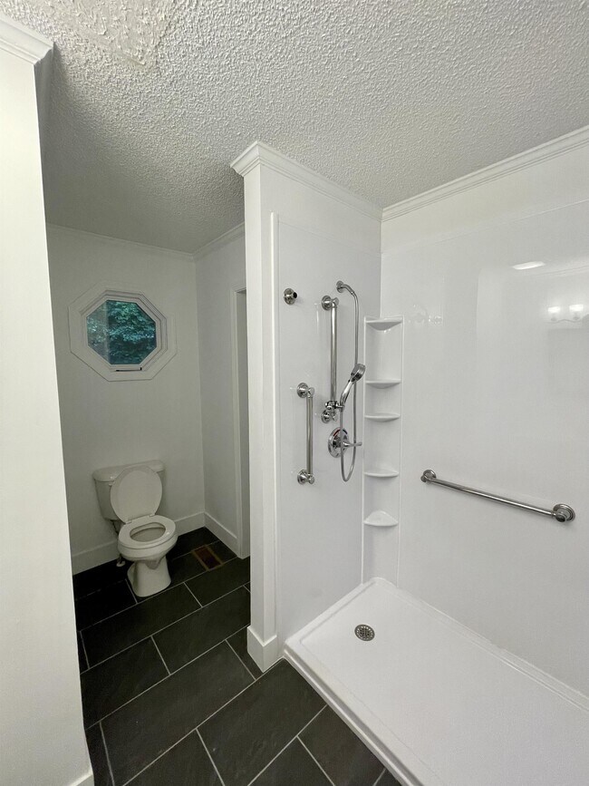 Building Photo - 51 Allen Ave