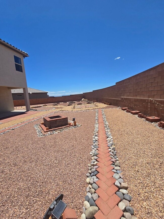 Building Photo - 4 bedroom in Los Diamantes