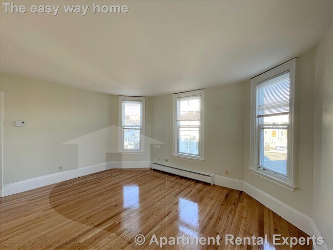 Building Photo - 14 Chestnut St