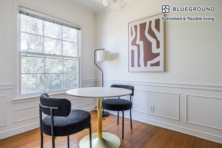 Building Photo - 136 S Roxbury Dr
