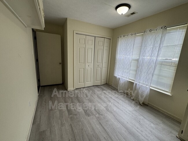 Building Photo - 200 Maryfield Ct