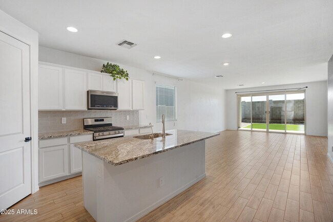 Building Photo - 11341 E Unger Ave