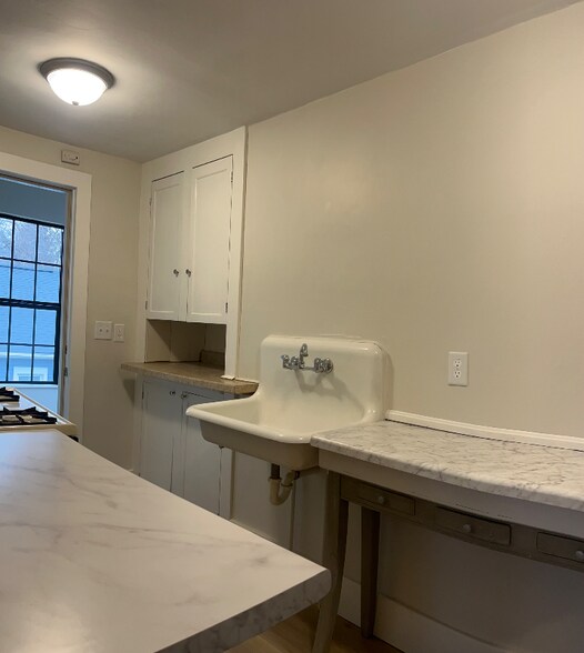 Building Photo - 1411 Portland Ave