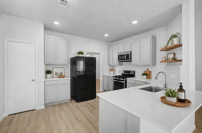 Building Photo - 4351 Palmer Plantation Dr