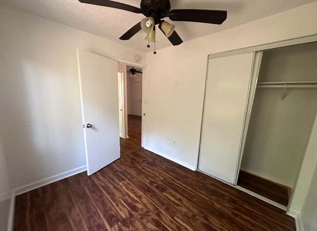 Building Photo - Charming 1 Bed 1 Bath Unit - Move in Speci...