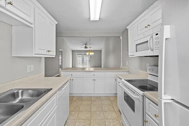 Building Photo - 423 Elders Pond Cir