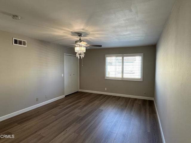 Building Photo - 327 E Live Oak St