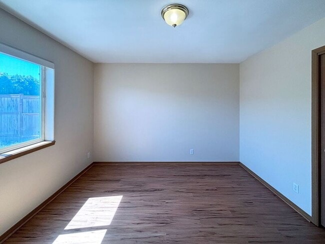 Building Photo - 882 Smith St