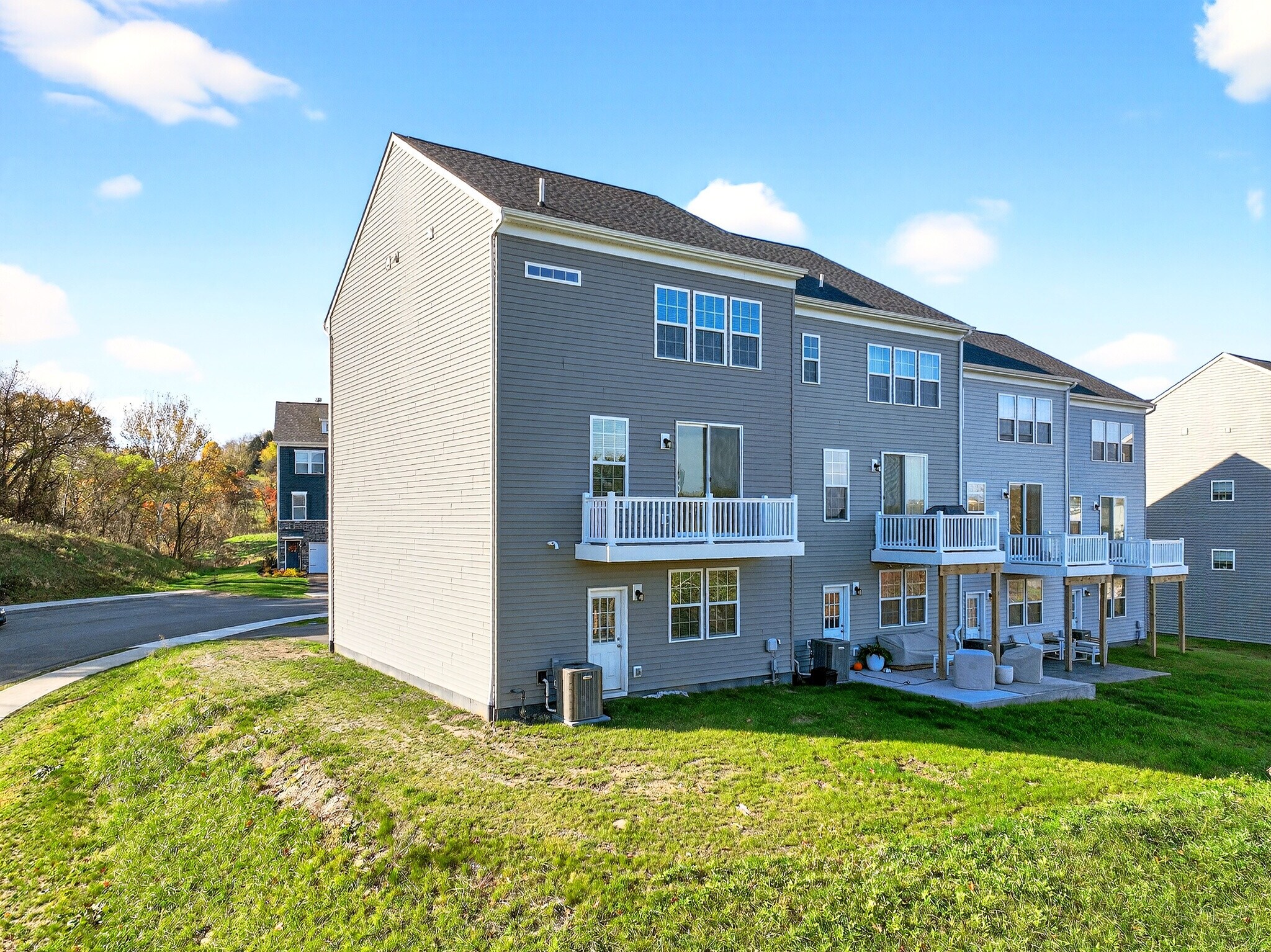 Building Photo - 600 Dana Dr