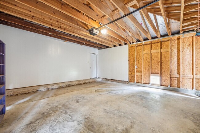 Building Photo - 2006 Du Barry Ln