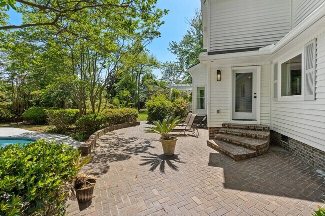 Building Photo - 5704 Woodside Ave