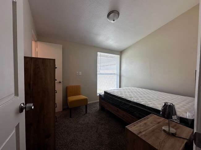 Building Photo - 27548 Camp Plenty Rd