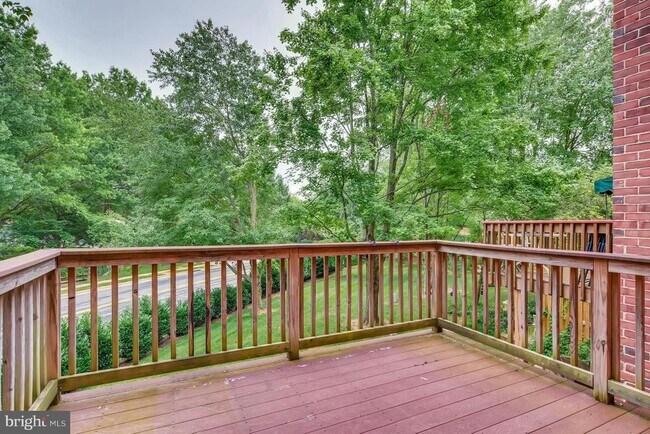 Building Photo - 3 Meadow Run Ct