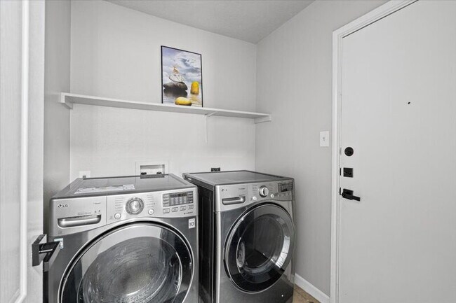 Building Photo - 2411 Glen Field Dr