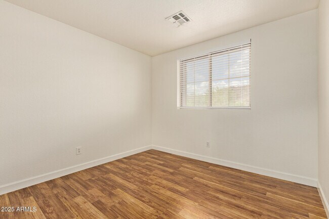 Building Photo - 25248 N 40th Ln