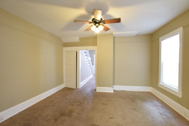 Building Photo - Charming 3 Bed 1.5 Bath Town Home for Rent...