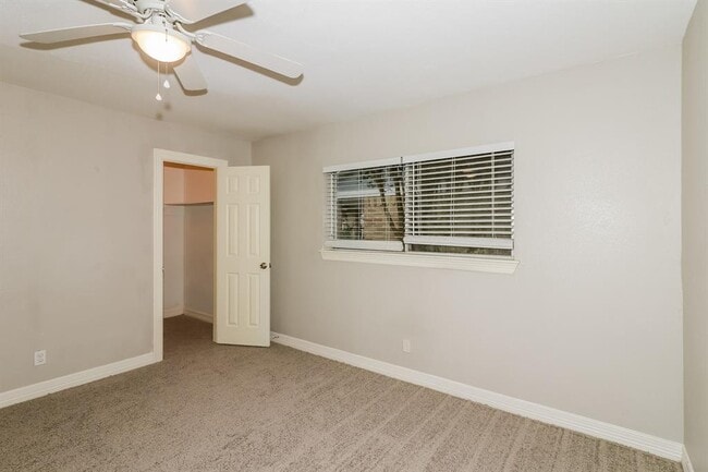 Building Photo - 15631 Cascade Point Dr