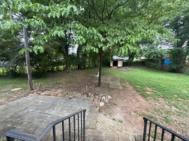 Building Photo - A Gardeners Dream!