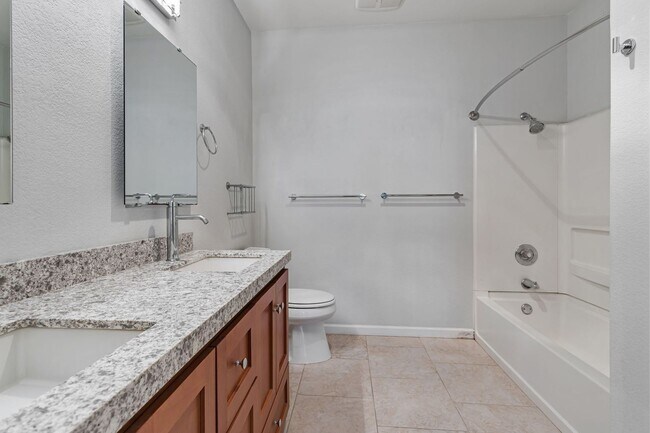 Building Photo - 2-Bedroom Condo in Prime Sunnyvale Location Near Tech Hubs
