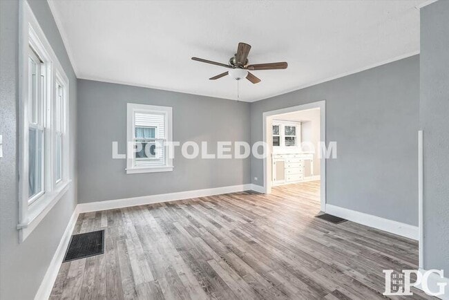 Building Photo - 927 Alvison Rd