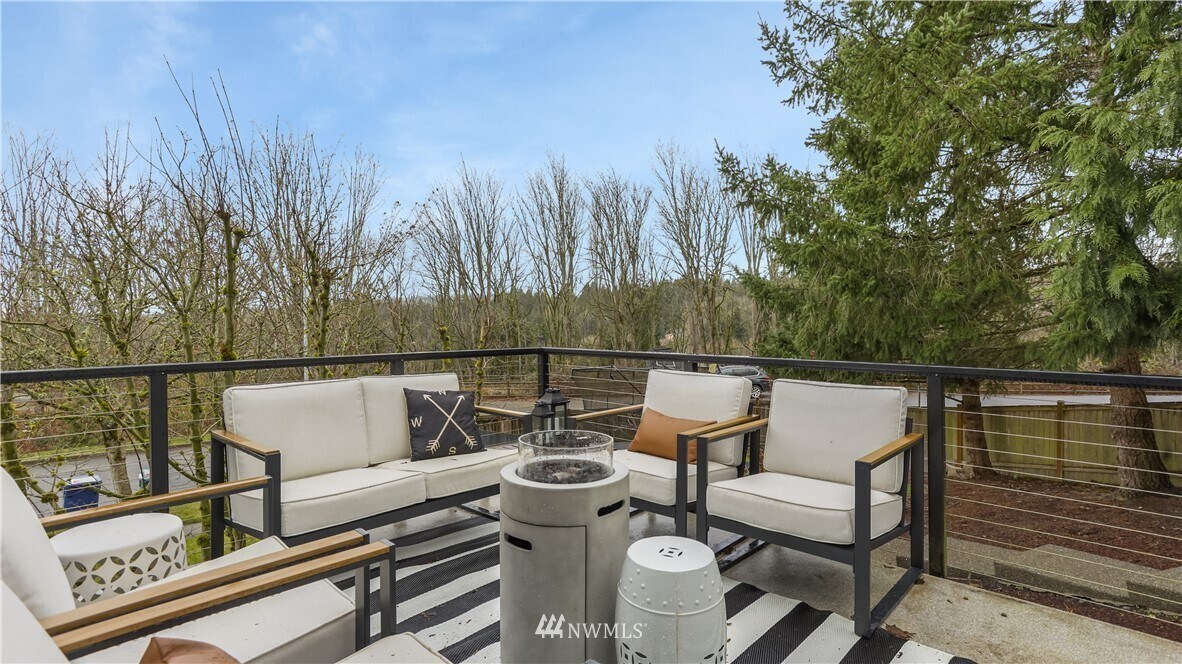 Deck / patio (access from the kitchen) - 10526 111th Ave NE