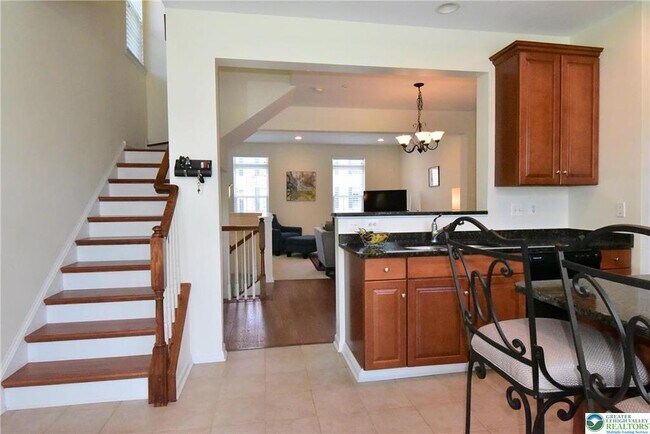 Building Photo - 1600 Oakridge Ln