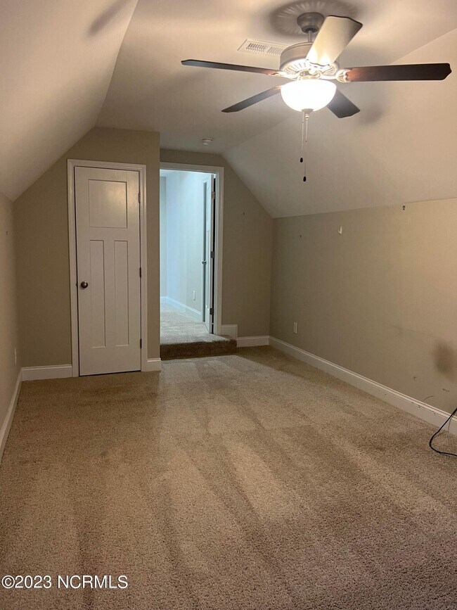 Building Photo - 412 Palisades Dr