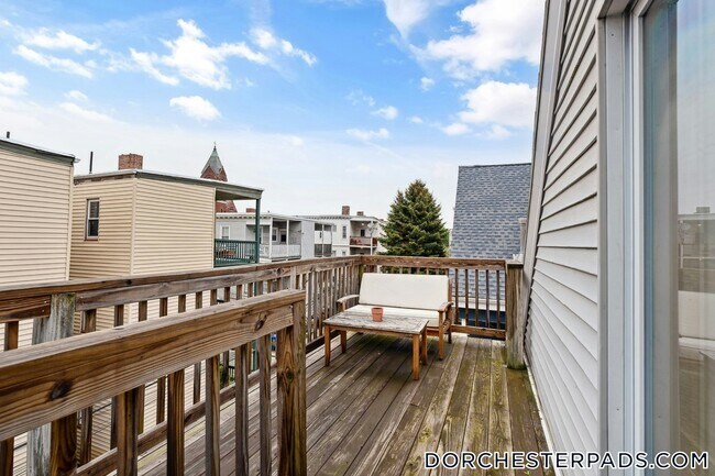 Building Photo - 25 Edison Green