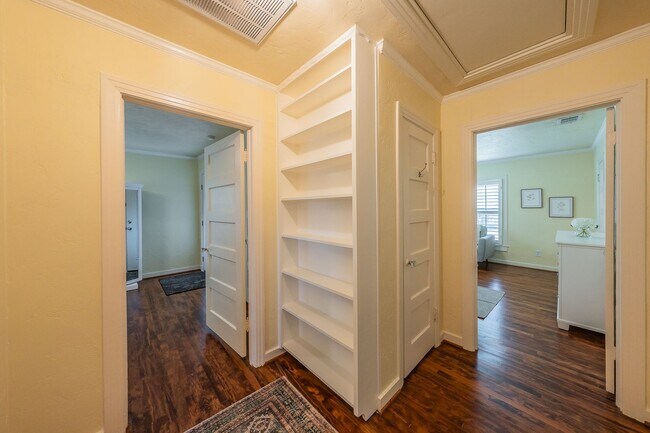 Building Photo - 2157 W Lotus Ave