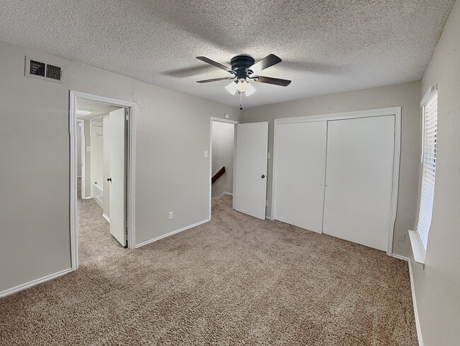 Building Photo - Stylish Candleridge Townhome with Private Patio, HOA Lawn Care & Appliances Included!