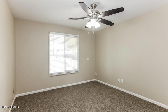 Building Photo - 4420 W Mercer Ln