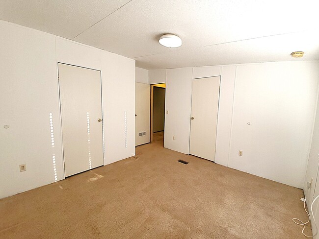 Building Photo - Spacious 4 bedroom with 3 FULL bathrooms nestled on 2 acres! MUST SEE!!!